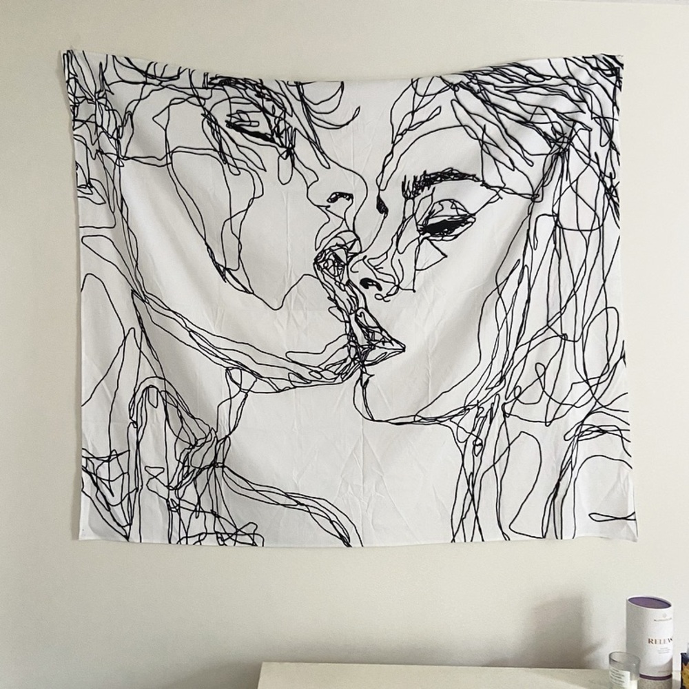 Minimalist Black & White Line Art Wall Tapestry - Abstract Kiss